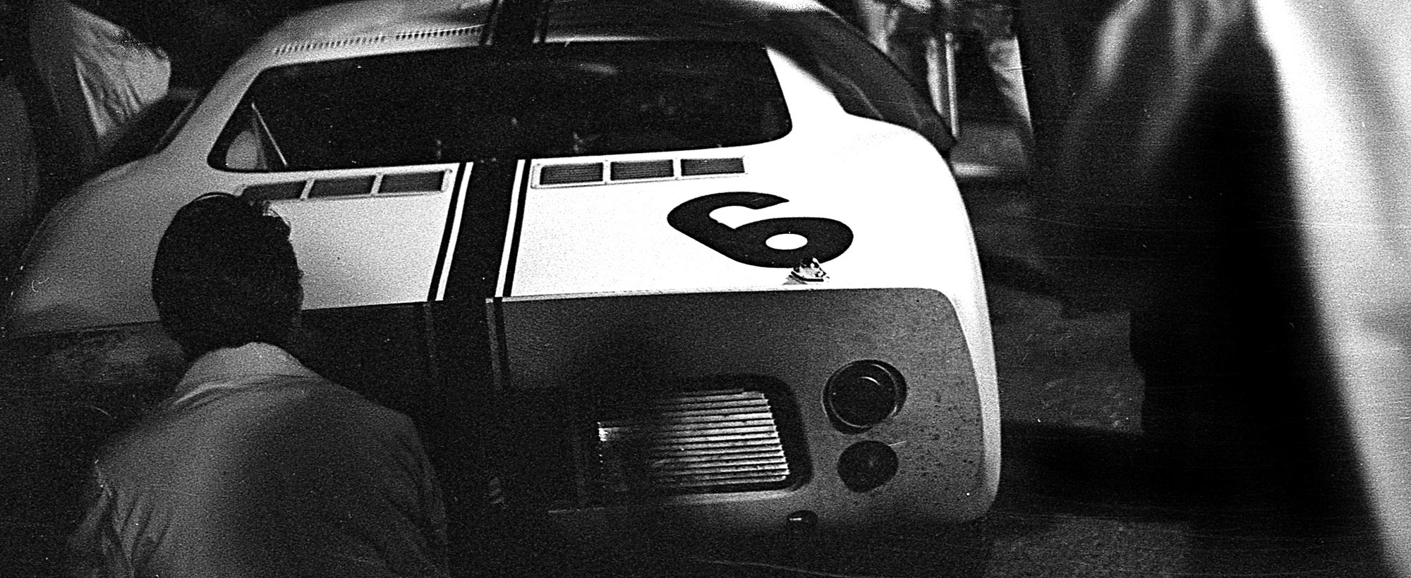 GPL 64 Attwood Schlesser GT40 Pitstop Reims.jpg